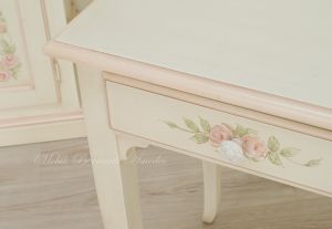 Small solid wood desk with lacquered finish with floral decorations